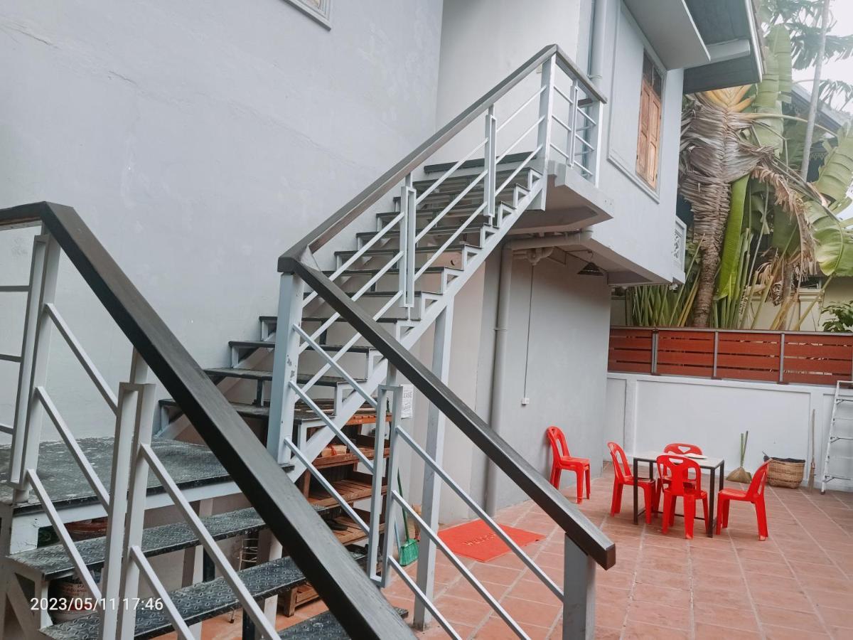 Aurora Backpackers Hostel Luang Prabang Buitenkant foto