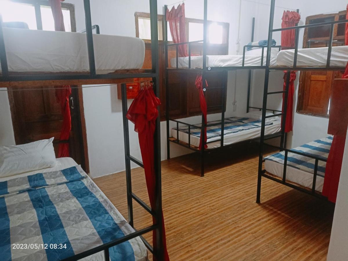 Aurora Backpackers Hostel Luang Prabang Buitenkant foto