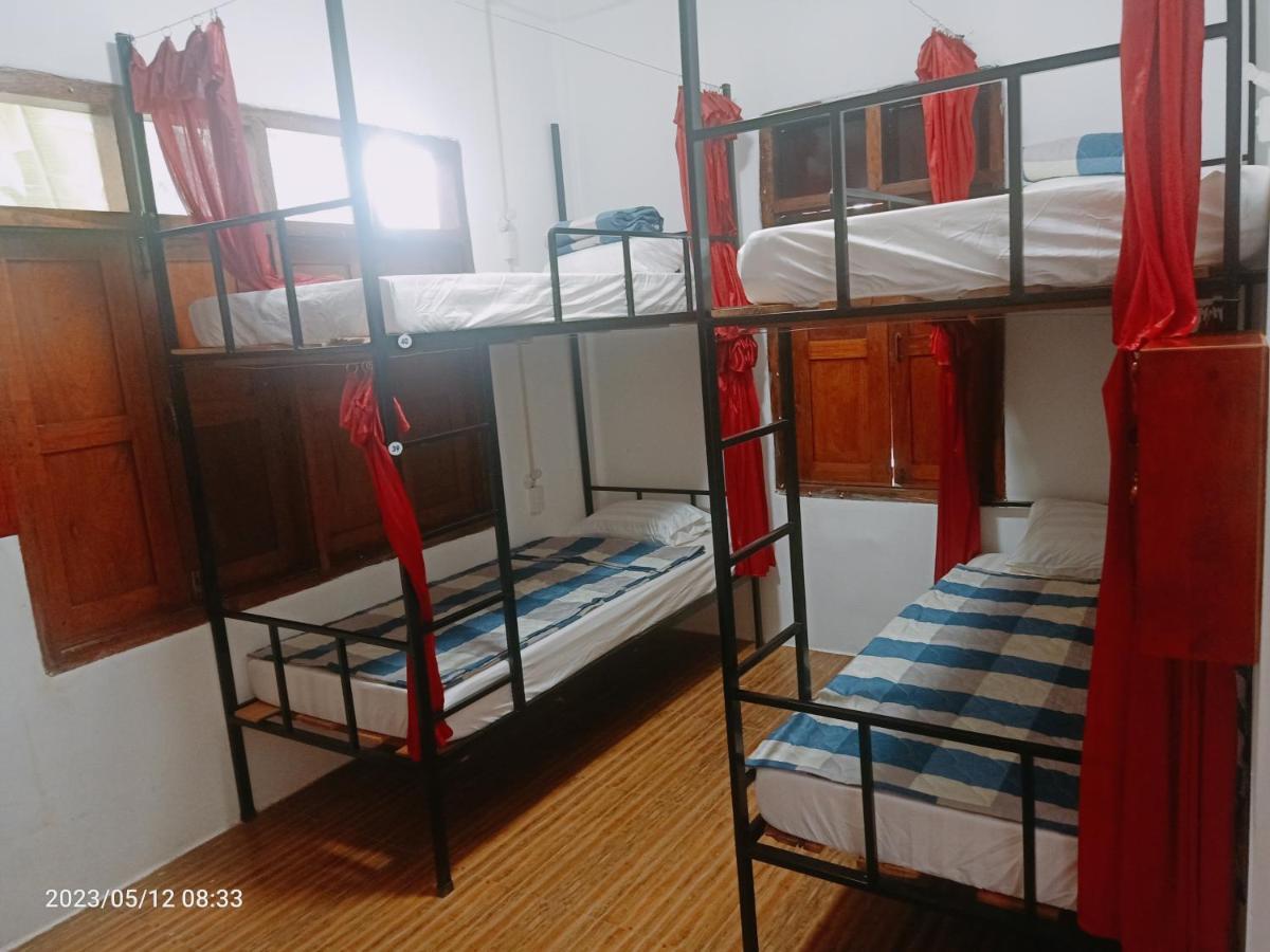 Aurora Backpackers Hostel Luang Prabang Buitenkant foto