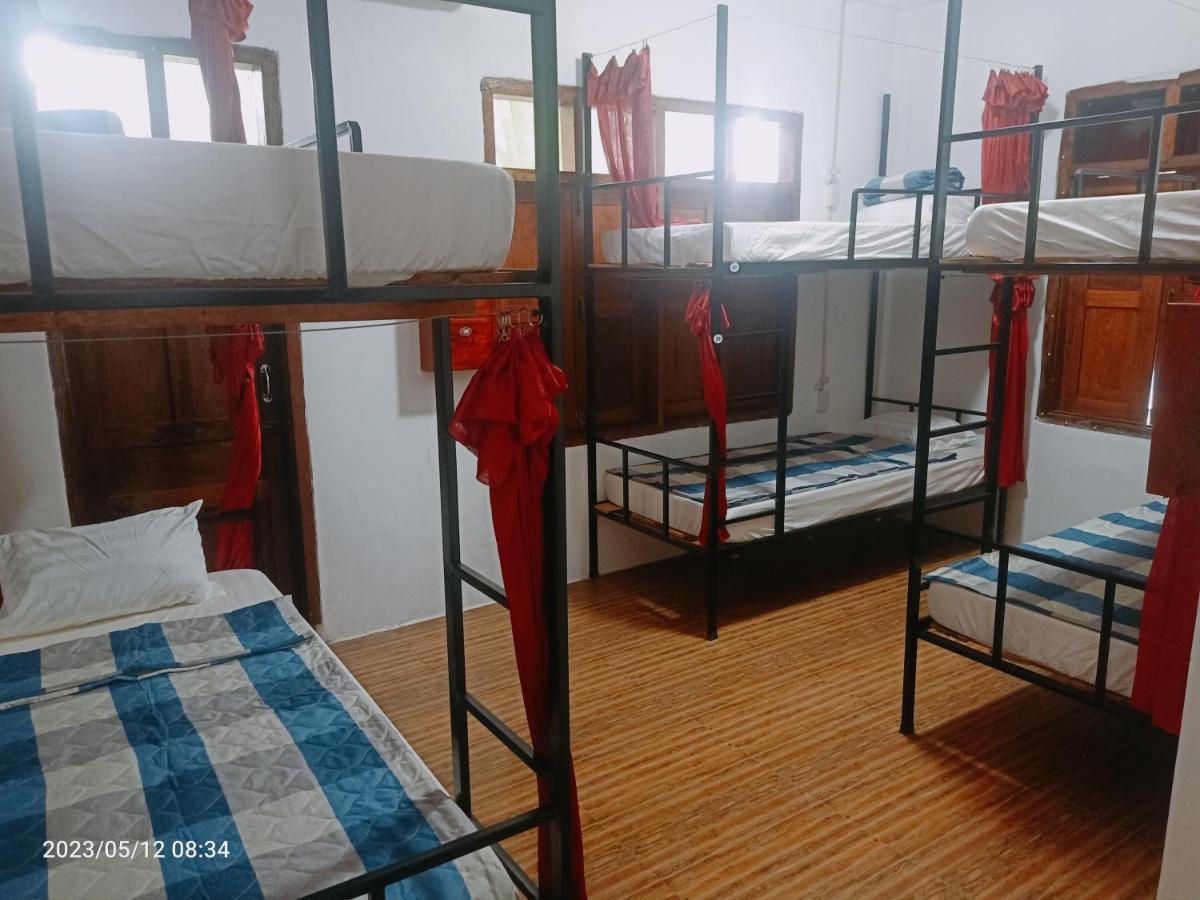 Aurora Backpackers Hostel Luang Prabang Buitenkant foto