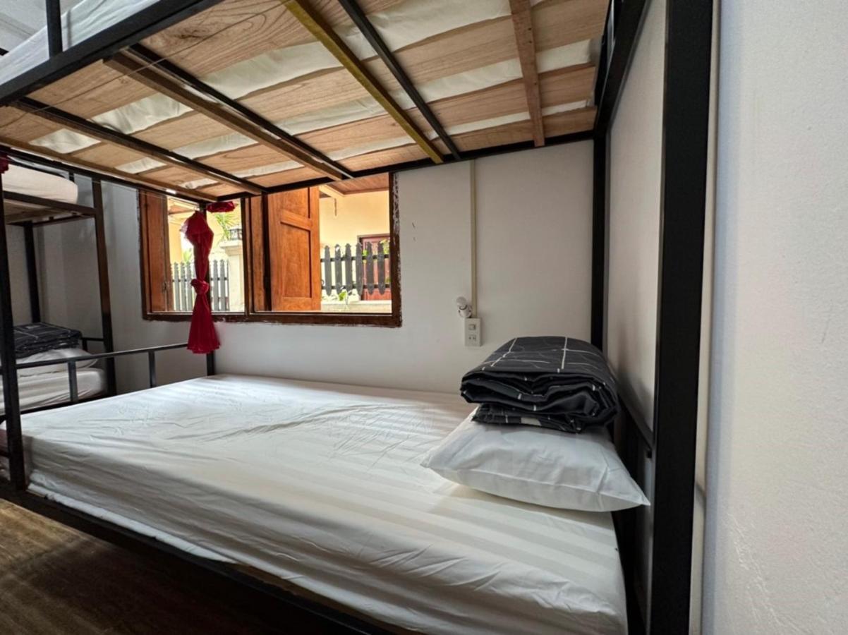 Aurora Backpackers Hostel Luang Prabang Buitenkant foto