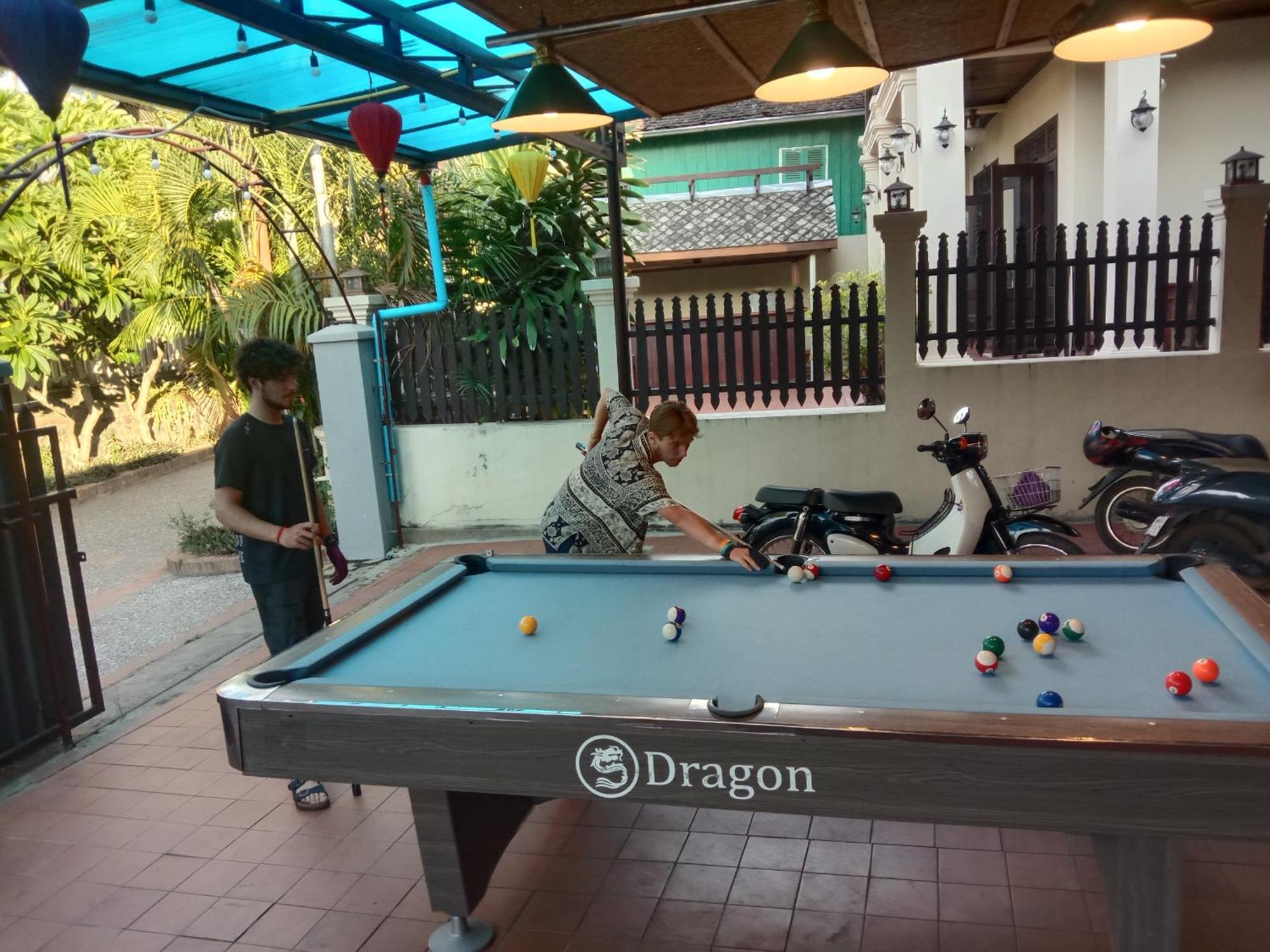 Aurora Backpackers Hostel Luang Prabang Buitenkant foto