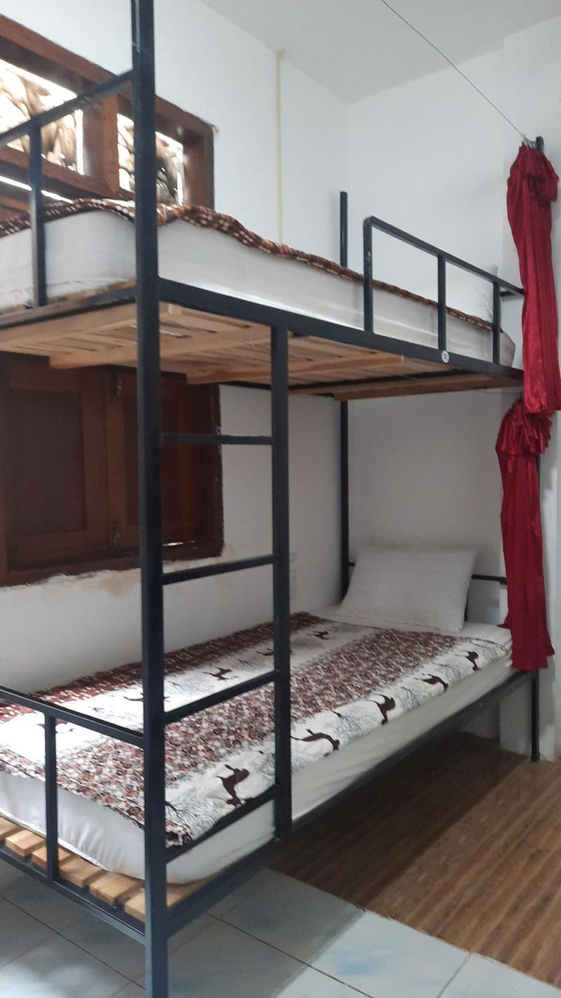 Aurora Backpackers Hostel Luang Prabang Buitenkant foto