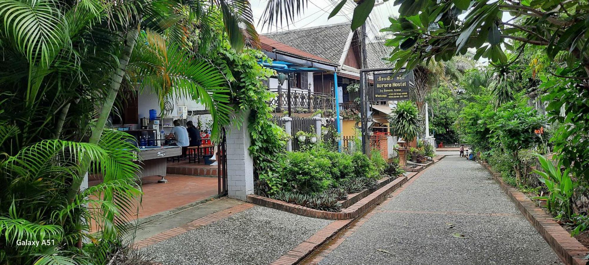 Aurora Backpackers Hostel Luang Prabang Buitenkant foto