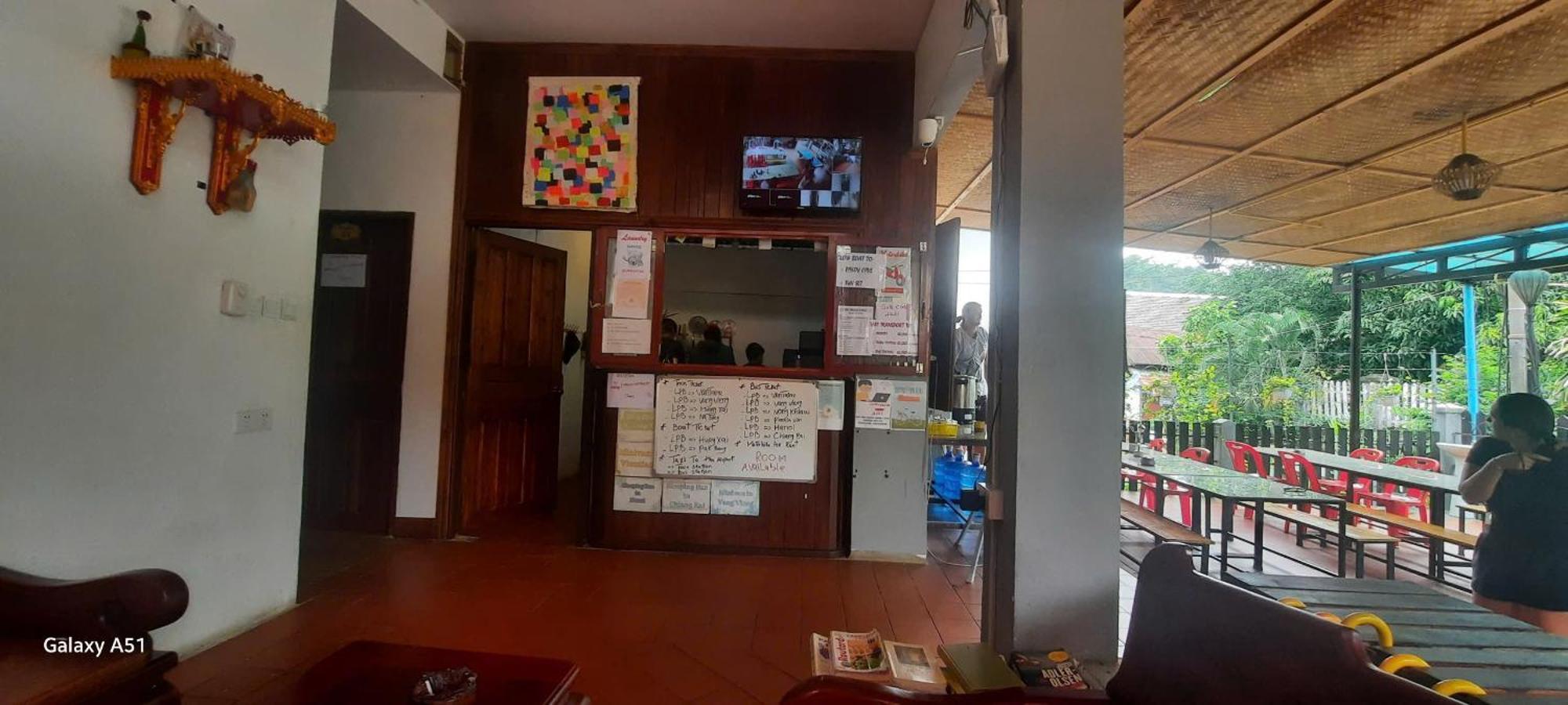 Aurora Backpackers Hostel Luang Prabang Buitenkant foto