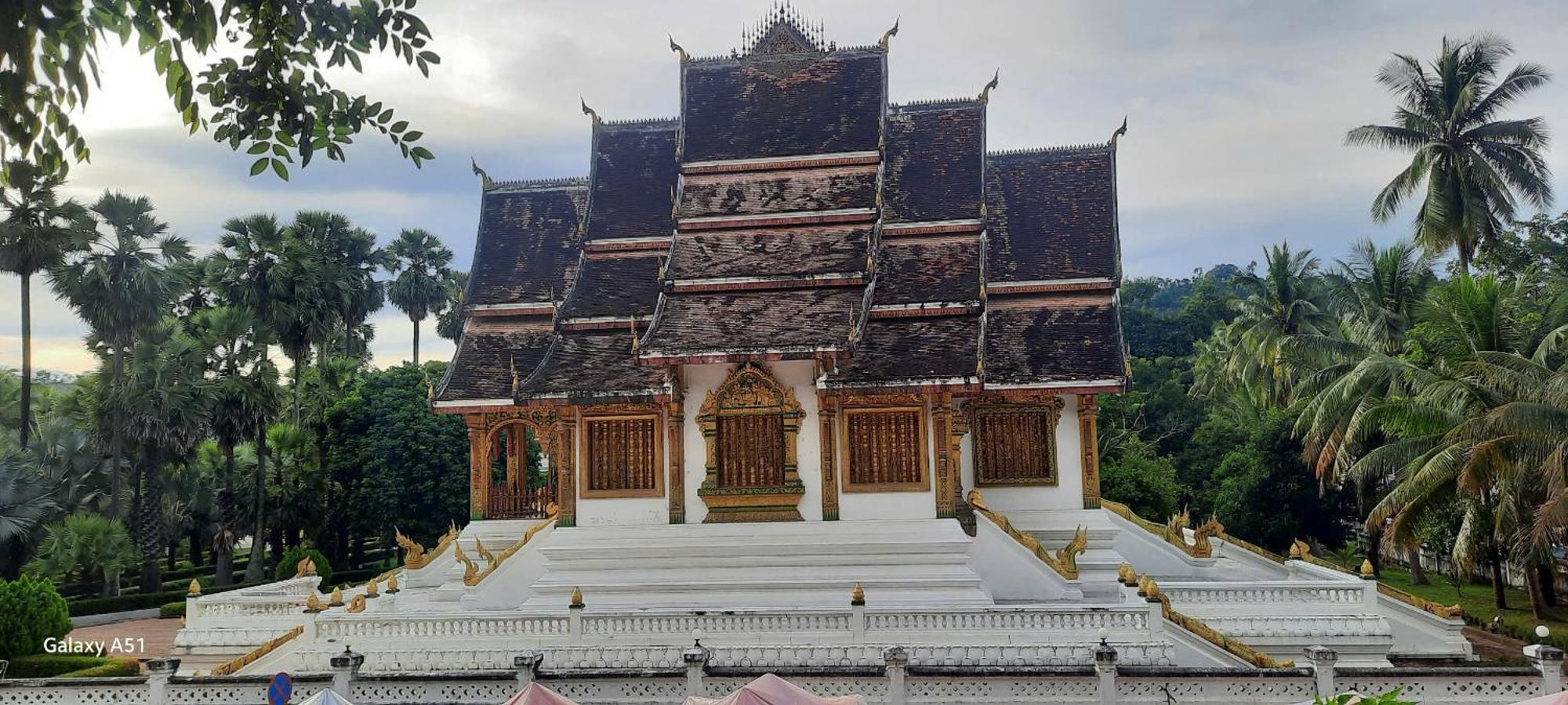 Aurora Backpackers Hostel Luang Prabang Buitenkant foto