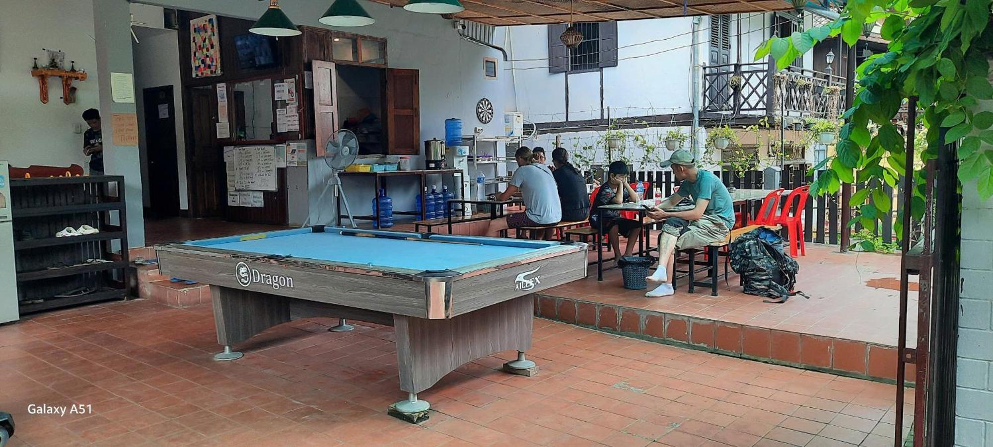 Aurora Backpackers Hostel Luang Prabang Buitenkant foto