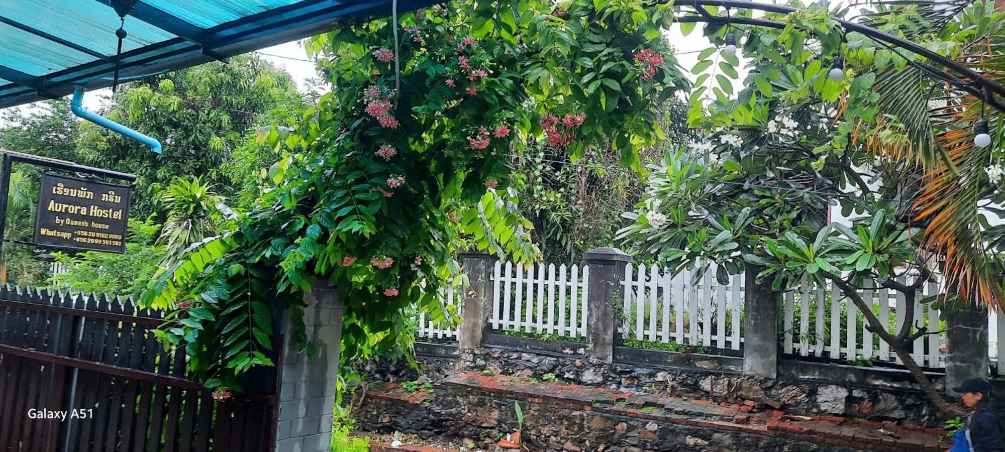 Aurora Backpackers Hostel Luang Prabang Buitenkant foto