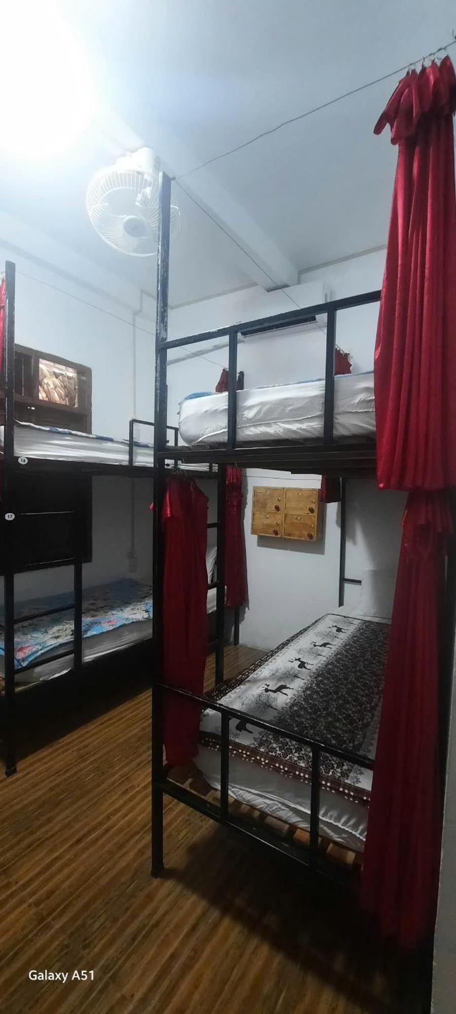 Aurora Backpackers Hostel Luang Prabang Buitenkant foto