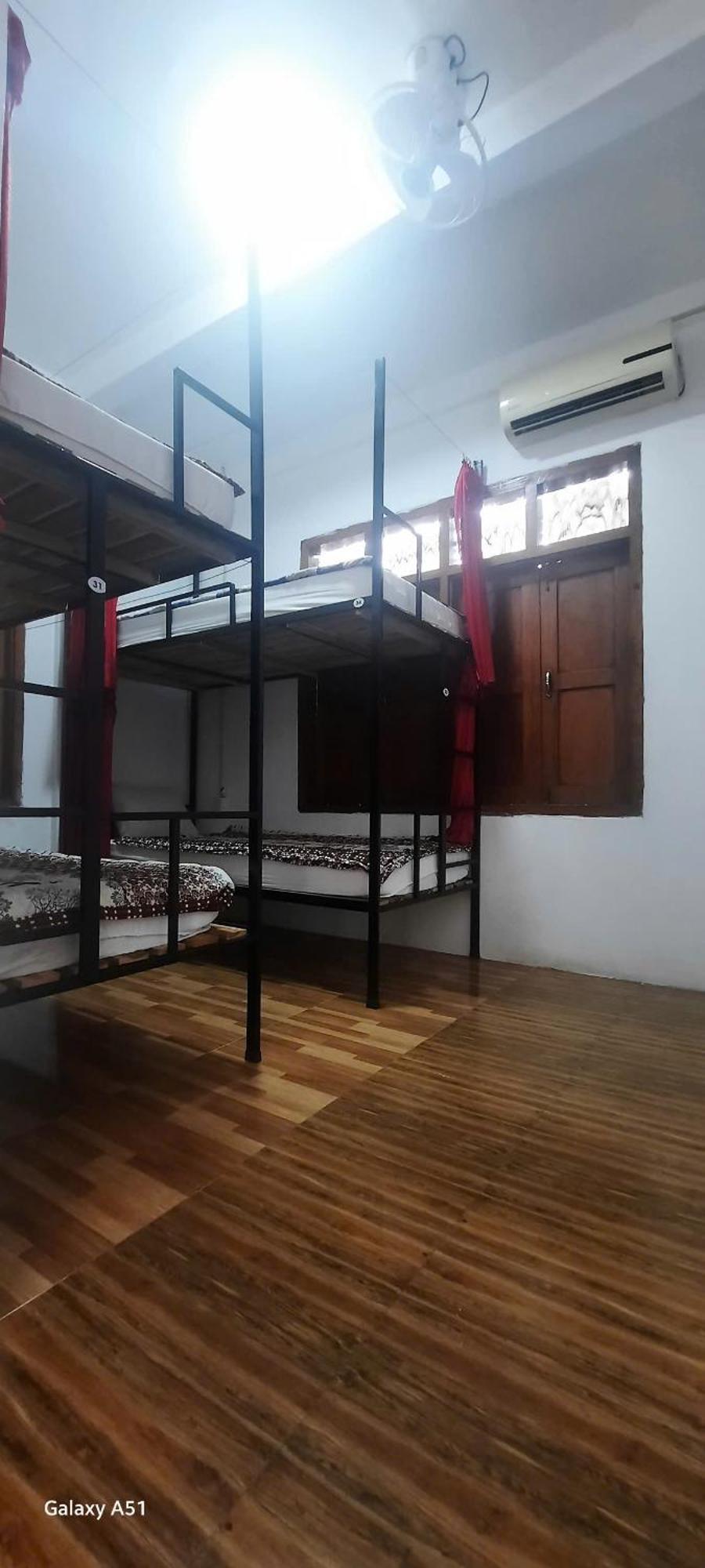 Aurora Backpackers Hostel Luang Prabang Buitenkant foto