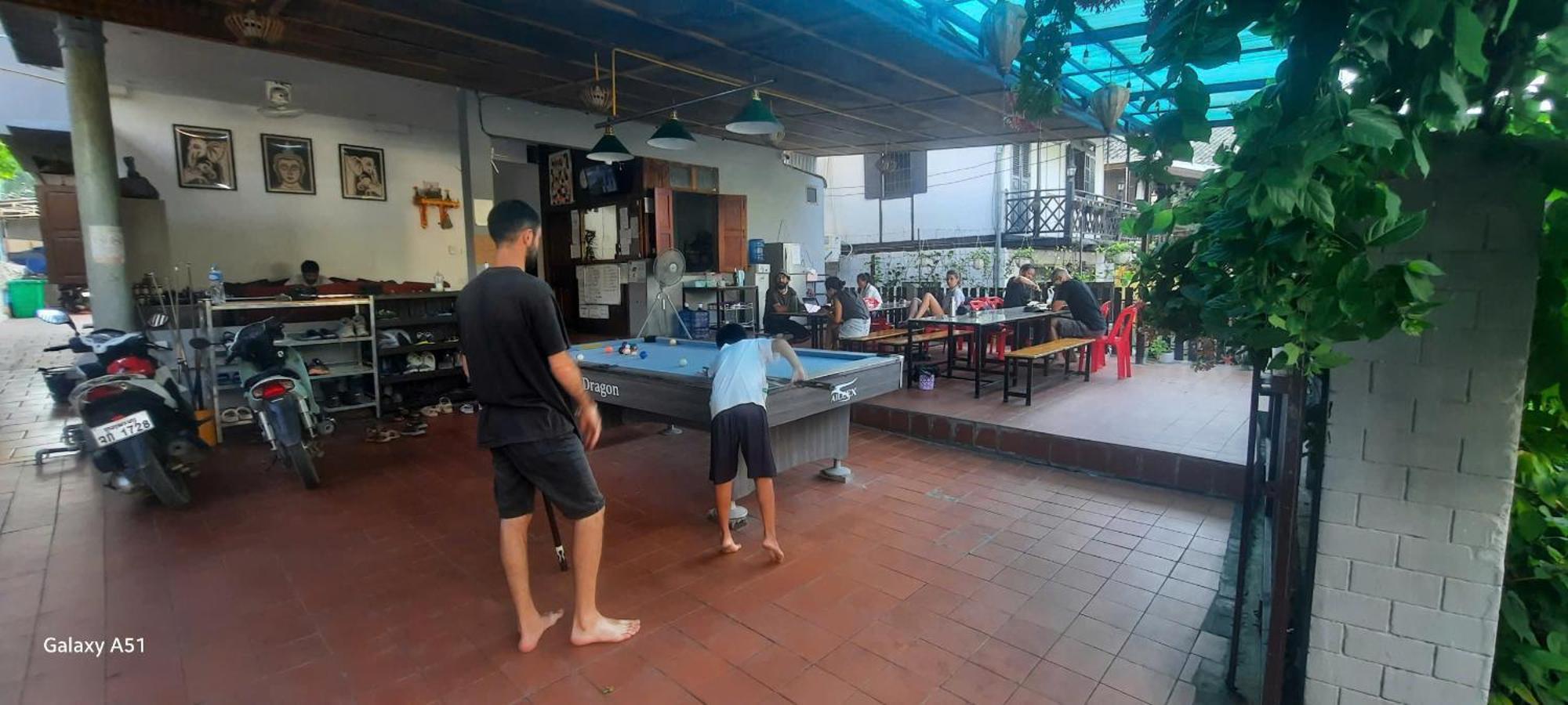 Aurora Backpackers Hostel Luang Prabang Buitenkant foto
